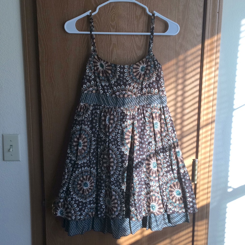 Hella cute brown dress with a crazy print